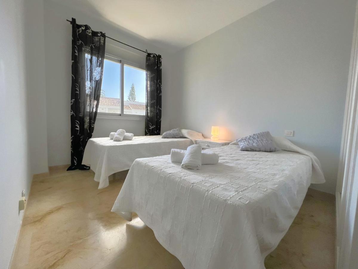 3 Bed Las Petunias, San Pedro Marbella Buitenkant foto